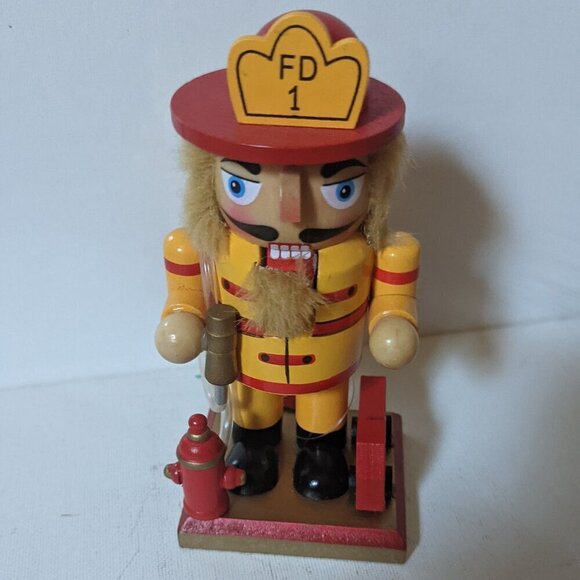 NWT 6" Mini Wooden Fireman Nutcracker Christmas Holiday Home Decor Collectible - Picture 1 of 10